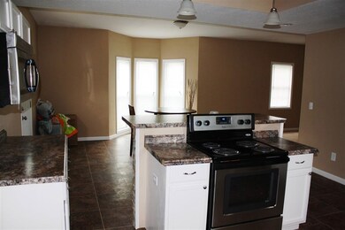 2104 N Fillmore St, Davenport, IA 52804 - photo 4