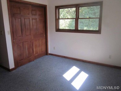 Bedroom/ double closet