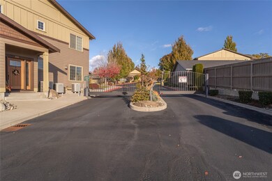 1051 N Baker Ave unit B 203, East Wenatchee, WA 98802 - photo 4