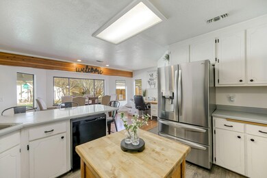 Adorable Farmhouse Kitchen