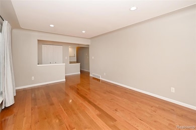 5541 Meadow Ln, Shelby Township, MI 48316 - photo 6