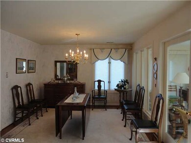 Dining Room - Formal Dining Room