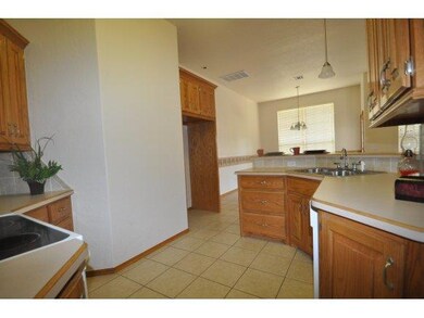 512 Loyd Ln, Moore, OK 73160 - photo 7