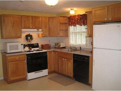 9 Emery St, Merrimac, MA 01860 - photo 3