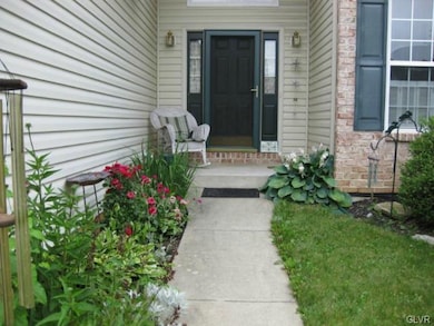 2173 Woodridge Dr, Macungie, PA 18062 - photo 3