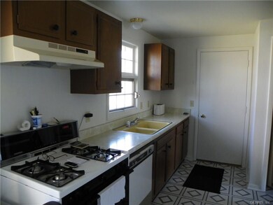 Eat In Kitchen with Appliances