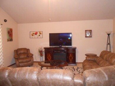 610 E Seymour St, Shawnee, OK 74801 - photo 3