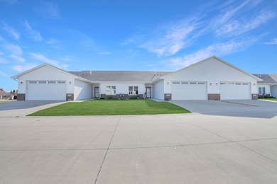 485 Autumn Ln unit 2, Cedar Falls, IA 50613 - photo 2