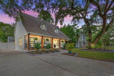 Cape cod house with covered porch