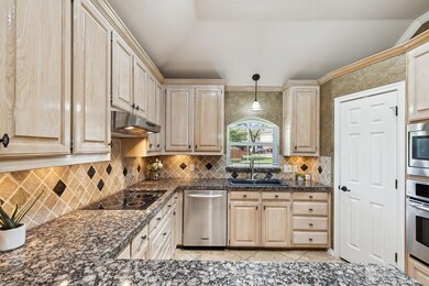 110 Marseille Dr, Hurst, TX 76054 - photo 6