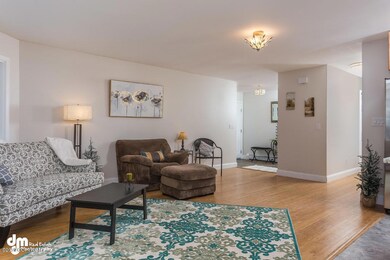 Living Room_Entry 8897-SMALL