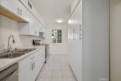 8051 Canby Ave unit 3, Reseda, CA 91335 - photo 5