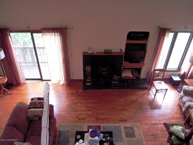 Spacious 2-story Living Room w/Deck
