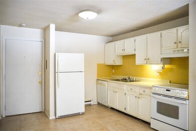 79 Constitution Dr unit 79, Londonderry, NH 03053 - photo 7