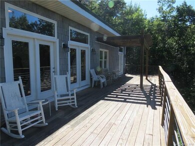 Spacious deck for spectacular mountain views