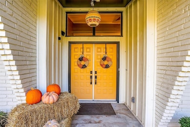 1203 Pebble Creek Dr, Euless, TX 76040 - photo 3