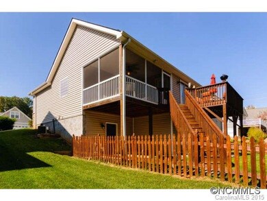 Spacious Screened Porch