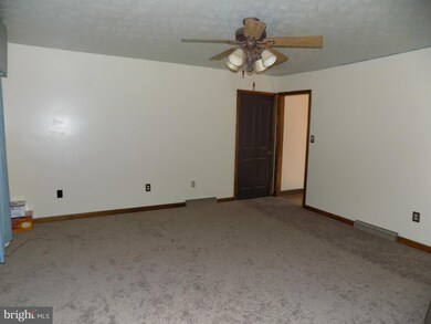 3788 W Weaver Rd, Greencastle, PA 17225 - photo 2