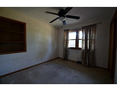 2401 E Tiffin Ave, Des Moines, IA 50317 - photo 4