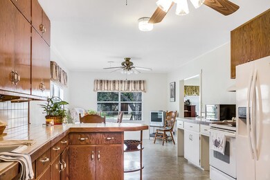 219 W Morse St, Fredericksburg, TX 78624 - photo 5