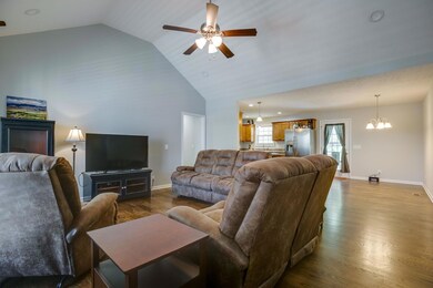 107 Doak St, Shelbyville, TN 37160 - photo 4