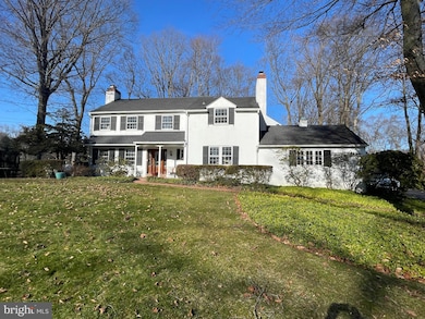 713 Woodcrest Cir, Wayne, PA 19087 - photo 2