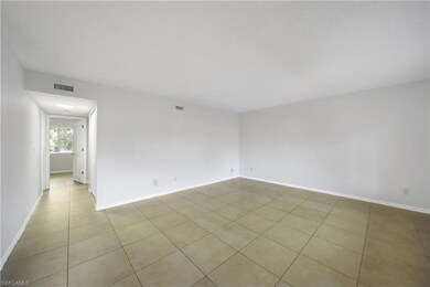4621 Bayshore Dr unit Q4, Naples, FL 34112 - photo 3
