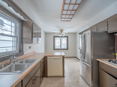 6420 W 85th Place, Burbank, IL 60459 - photo 5