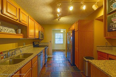 6336 Lake Dr - 07