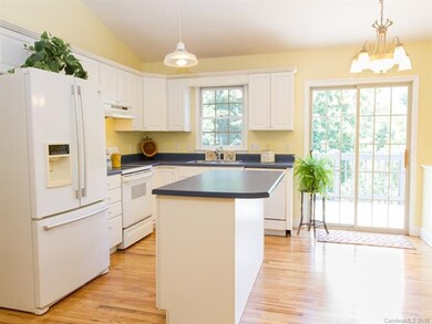 Eat-In Kitchen w/ Lots of Light!