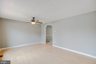 10904 Huntington Woods Cir, Fredericksburg, VA 22407 - photo 5