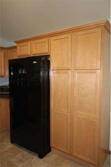Kitchen w/pantry