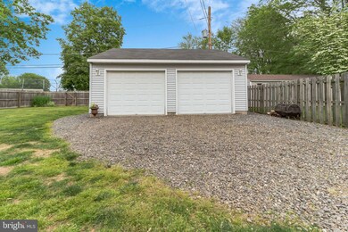 129 School House Ln, Brookhaven, PA 19015 - photo 2