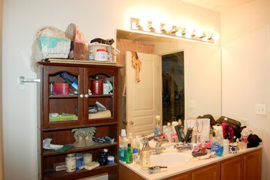 1034 Reserve Dr, Elgin, IL 60124 - photo 4