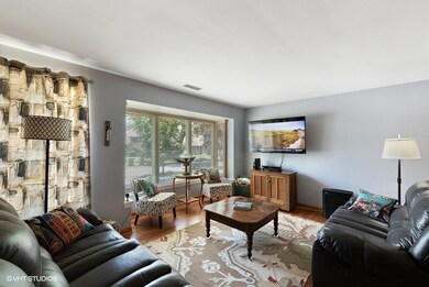 18509 Clyde Rd, Homewood, IL 60430 - photo 2