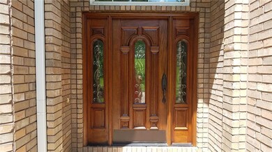  Beautiful covered front entry