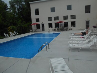 140 Fieldstone Dr unit 140, Londonderry, NH 03053 - photo 4