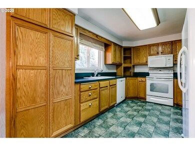 1685 Long Island Dr, Eugene, OR 97401 - photo 7