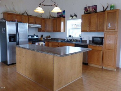 6 Kitchen.JPG