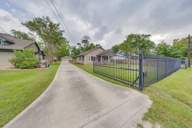 912 Thornton Rd, Houston, TX 77018 - photo 3