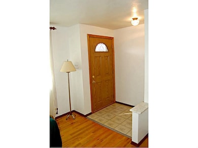 Entry/Foyer.