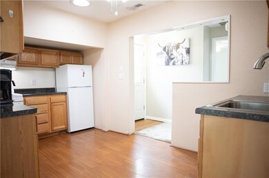 1310 E 26th Ct, Des Moines, IA 50317 - photo 5