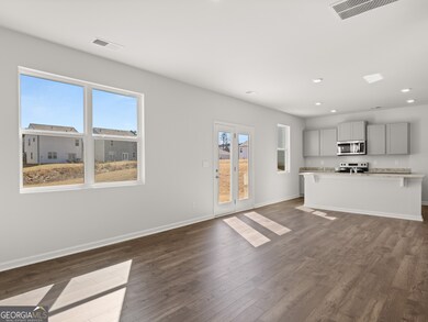 17_GA_Fairburn_OaksatCedar_BelhavenH_LivingRoom