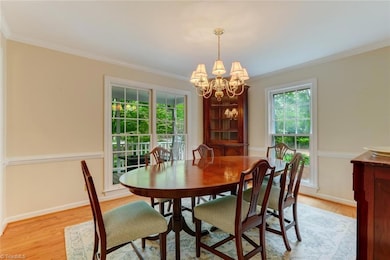 LARGE DINING ROOM WITH CROWN MOLDINGS AND CHAIRRAIL... BEAUTIFUL HARDWOOD FLOORS.