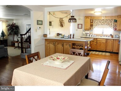 1431 Maple St, Bethlehem, PA 18018 - photo 5