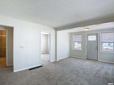109 S Elmwood Ave, Davenport, IA 52802 - photo 4