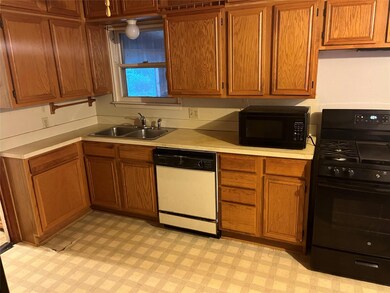 930 Clarice St, Grand Prairie, TX 75051 - photo 6