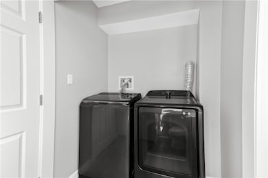 567 Providence St, Warwick, RI 02886 - photo 4