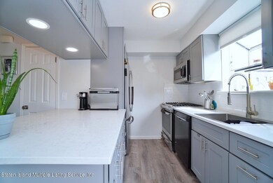 146 Cheshire Place, Staten Island, NY 10301 - photo 4