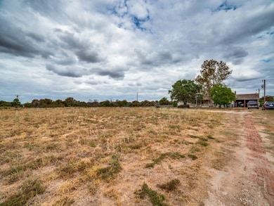 12416 Farm To Market Road 476, Somerset, TX 78069 - photo 3